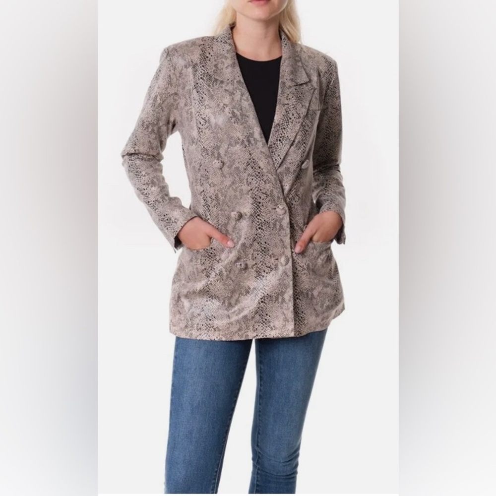 Women’s BlankNYC snake skin print jacket NWT size XS - Picture 2 of 5
